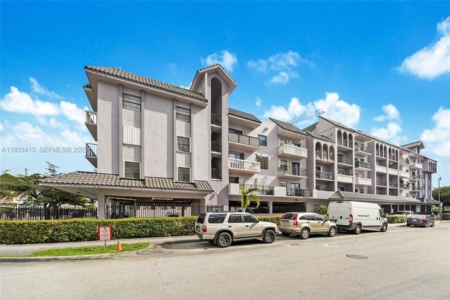 Building Photo - 777 SW 9th Ave Unit 203