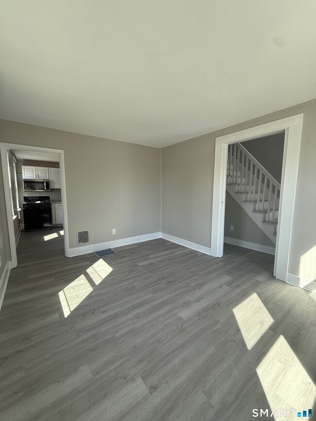 Photo - 420 Short Beach Rd