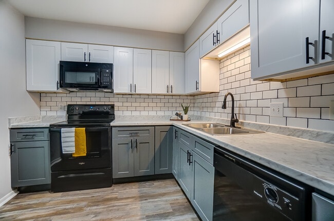 2 BED | 1 BATH -Kitchen