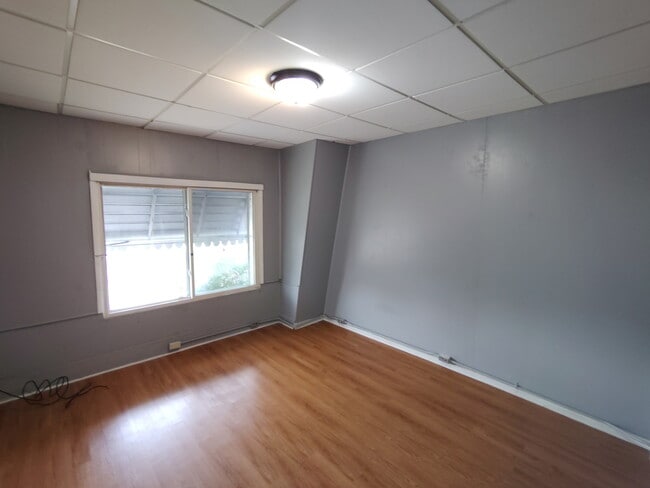 Building Photo - 317 1/2 N Harrison St Unit 1/2