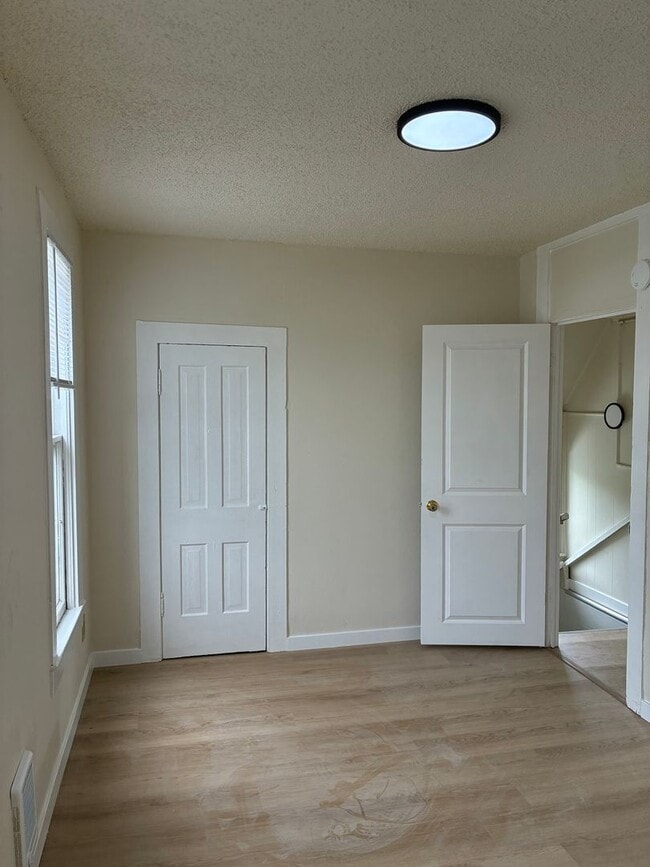 Photo - 4 Bedroom, 1 Bedroom Home for Rent