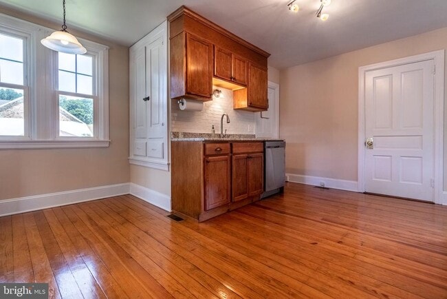 Photo - 110 Lyndell Rd