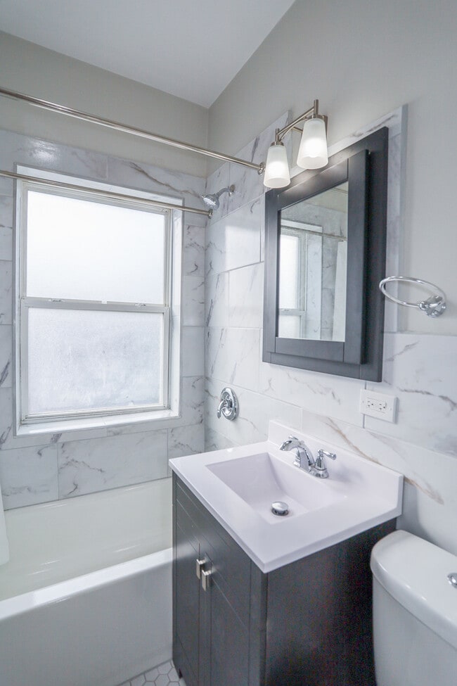 Photo - 2712 N Milwaukee Ave Unidad 206