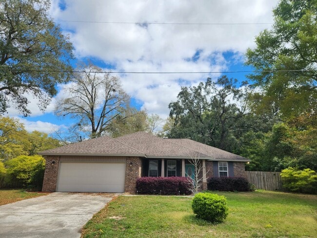 Building Photo - 102 Quince Ave