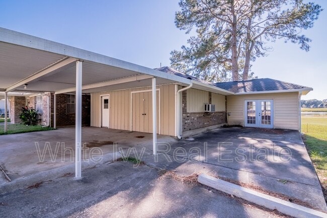 Photo - 295 Broadmoor Dr