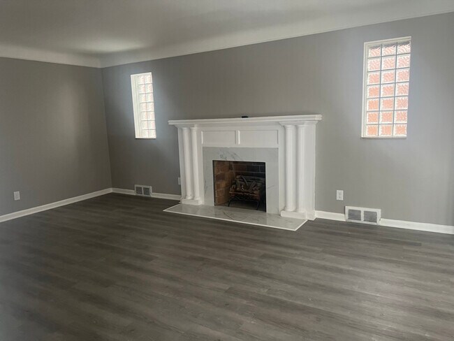 Photo - 8075 Freda St