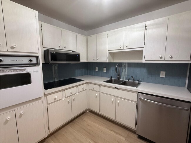 Photo - 400 Kings Point Dr Apartment Unit 316
