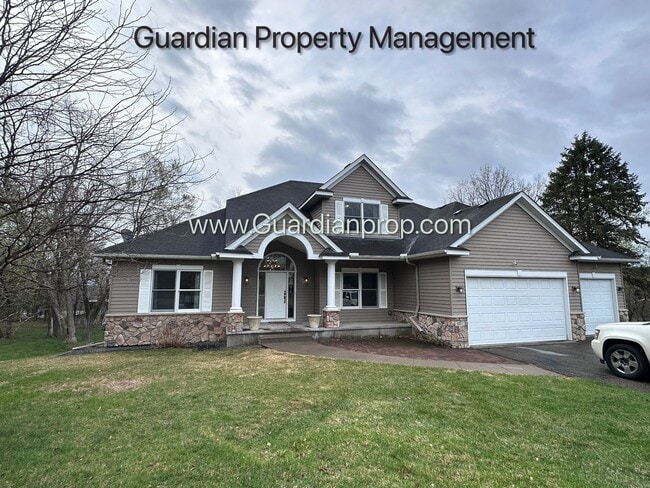 Building Photo - Minnetonka Home, 3 Car Garage, Large Primary, Updated Kitchen, Patio