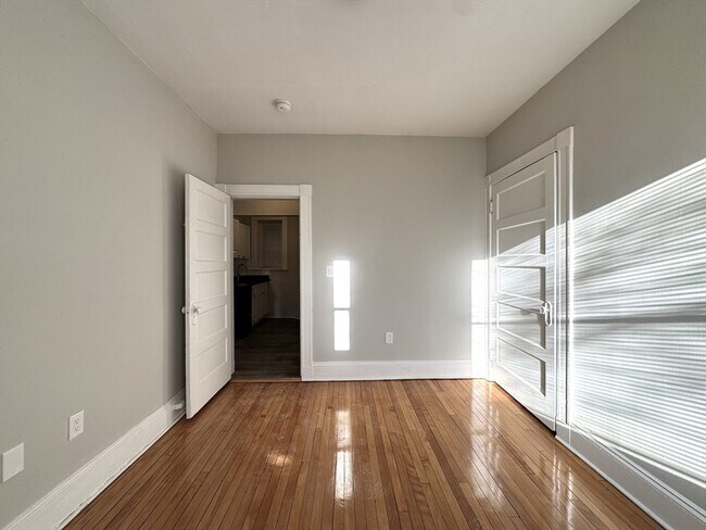 Photo - 8 Langmaid Ave Unit 2