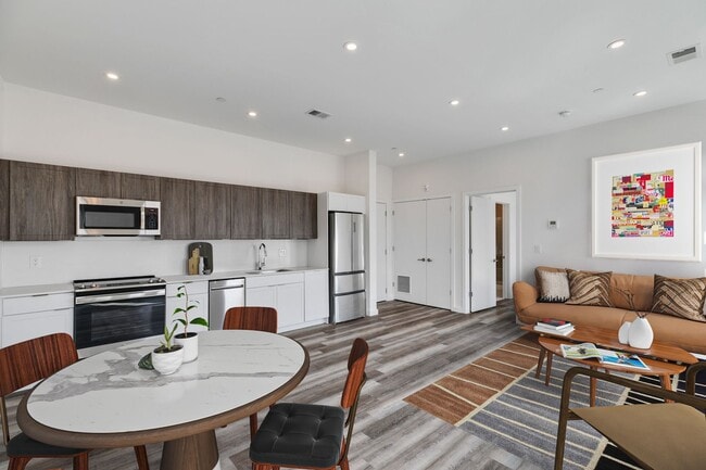 Building Photo - Northern Liberties 1 Bedroom - Parking Available