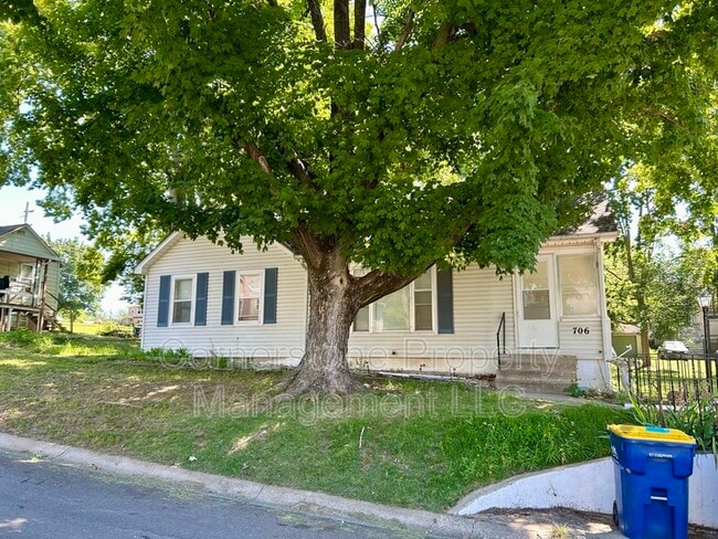 Photo - 706 Locust St