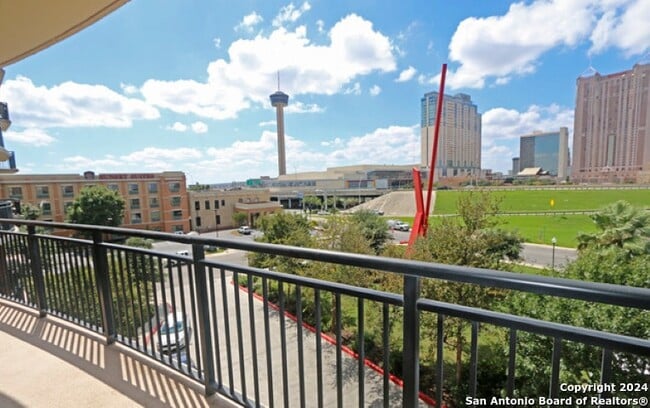 Building Photo - 215 N Center Unit 301 Rental