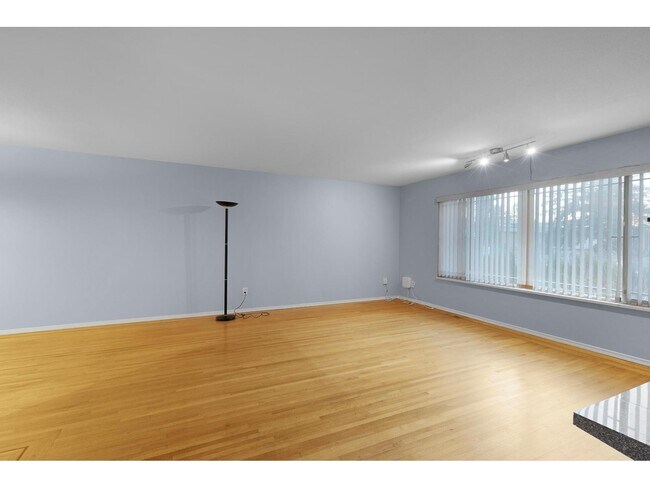 Photo - 13786 Grosvenor Rd