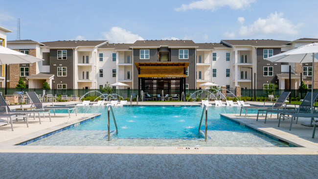 Pool - The Waters at Bluebonnet Apartments