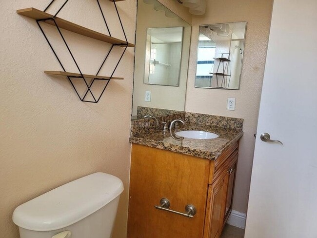 Photo - 1542 Lake Crystal Dr Unit H
