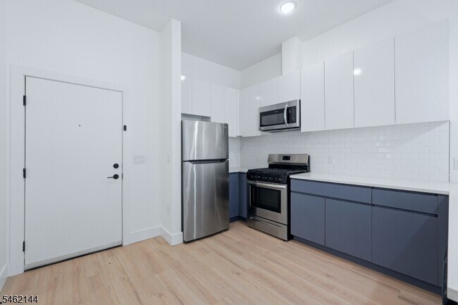 420 River Dr Unit 212