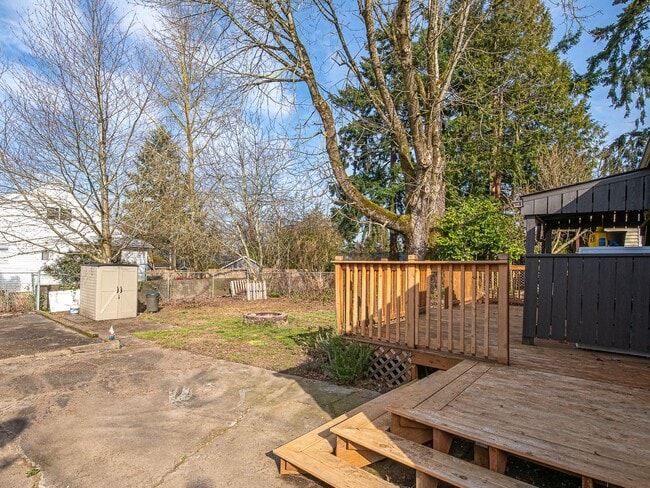 Photo - Adorable 3-bdrm/1-bath in Kenton. Hardwoods, deck, W/D, huge fenced backyard, off-street parking