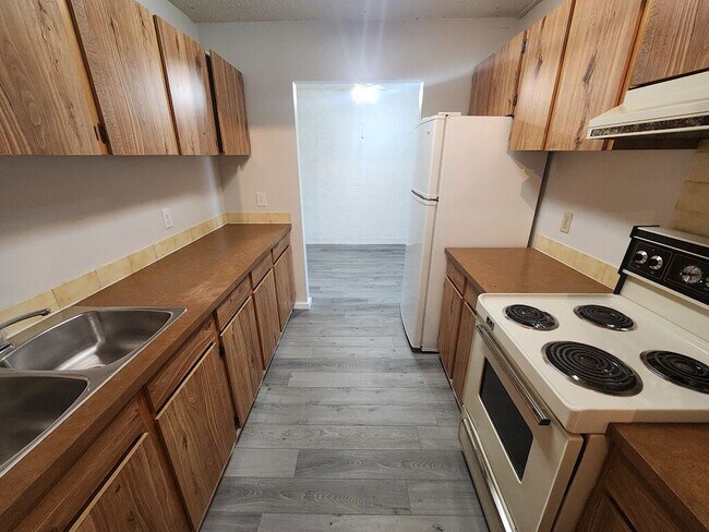 Photo - 7 Park Ln Dr Unit Apartments