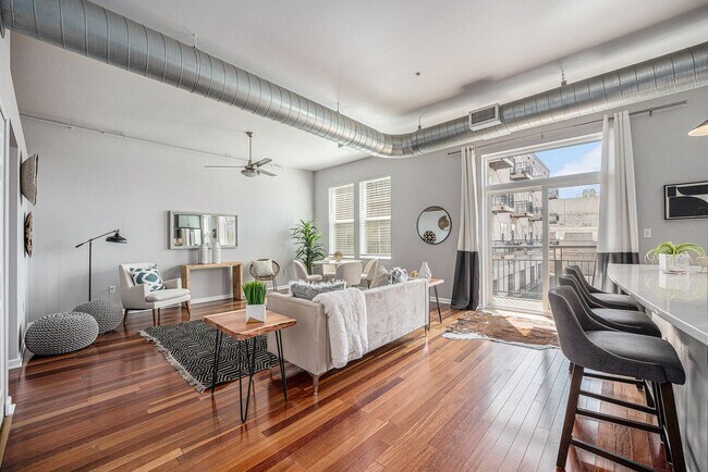 Building Photo - Urban Loft Living in the Heart of Baker W/... Unit 202