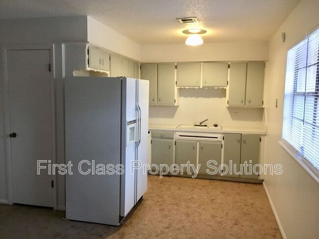 Photo - 1104 N Carol Ln
