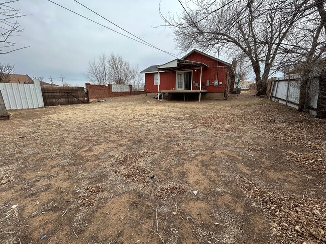 Photo - 609 E 6th St