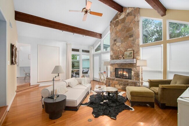 Photo - 2522 Wordsworth St