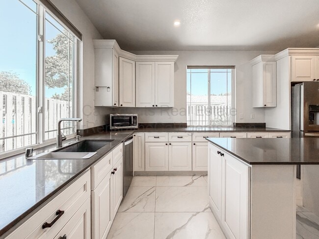 Photo - 4207 Queen Anne Dr