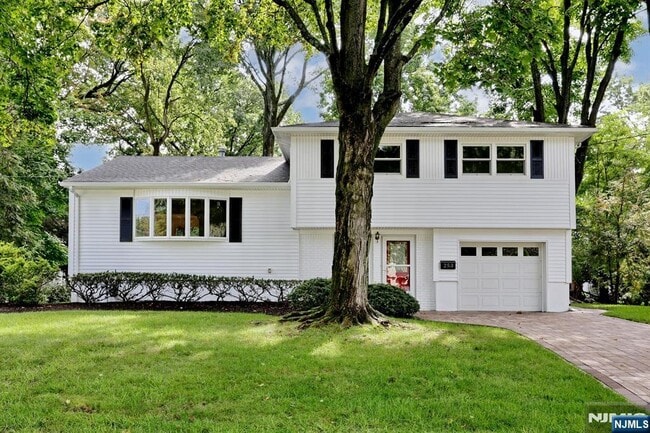 Building Photo - 253 Jeffer St