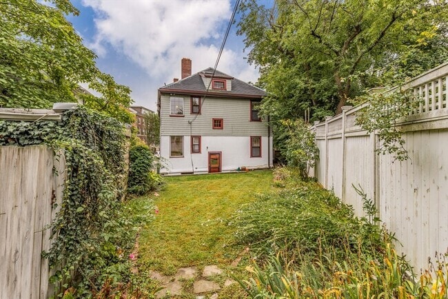 Building Photo - 375 Mount Auburn St Unit #2 Rental