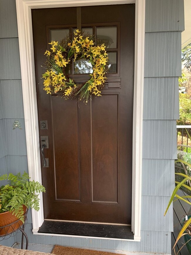 Photo - 541 Riverview Dr NW