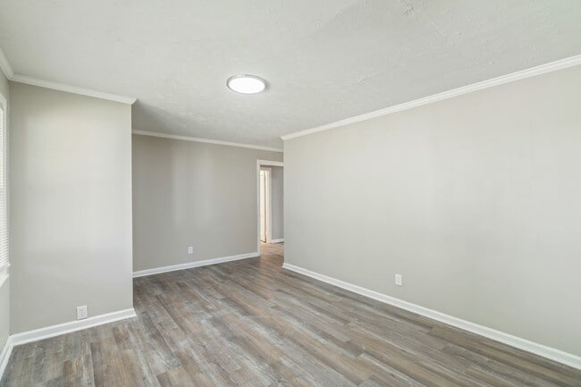 Photo - 3040 Woodbine Ave