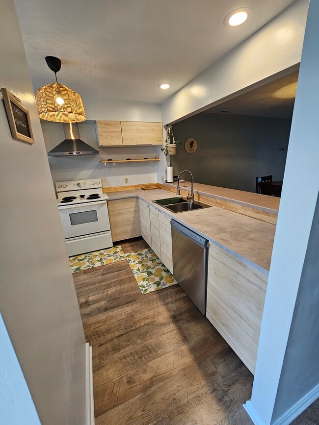 Photo - 8 Franklin Square