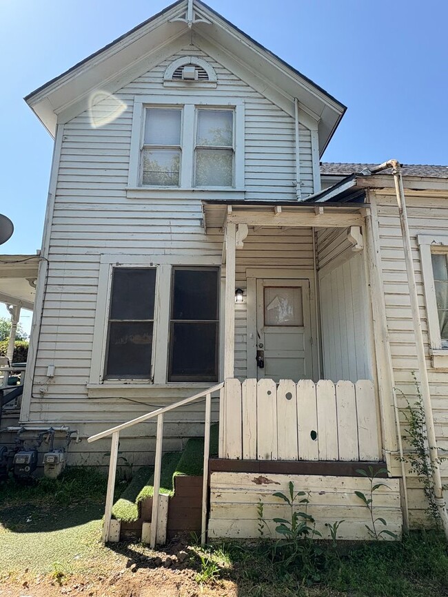 Cozy Upstairs Unit in Dinuba Near Shopping... - Cozy Upstairs Unit in Dinuba Near Shopping... Casa