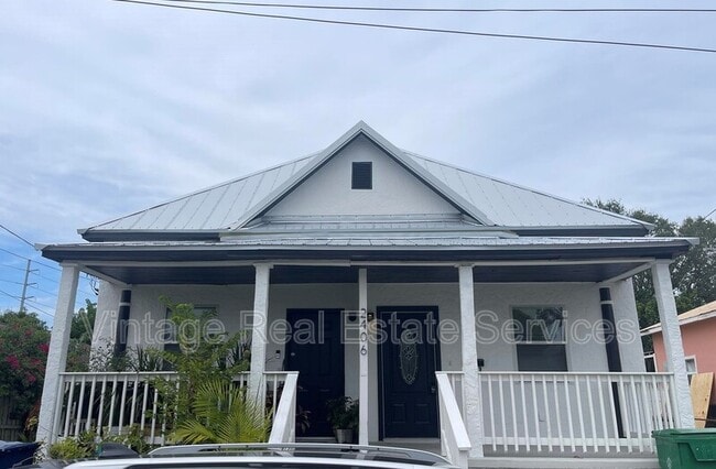 Building Photo - 2406 E Clark St Unit #B