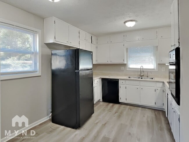 Photo - 2945 Botany Dr