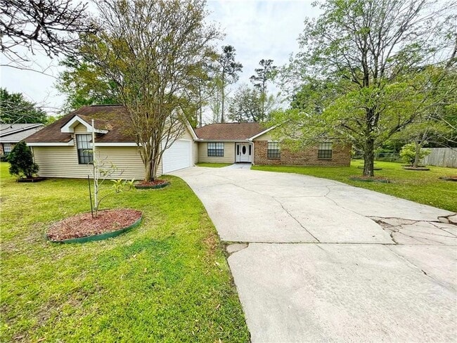 Building Photo - 101 Herwig Bluff Rd