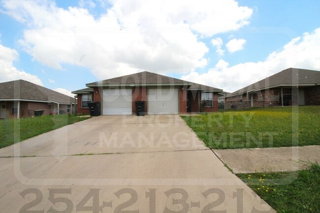 Building Photo - 2701 Alma Dr Unit B
