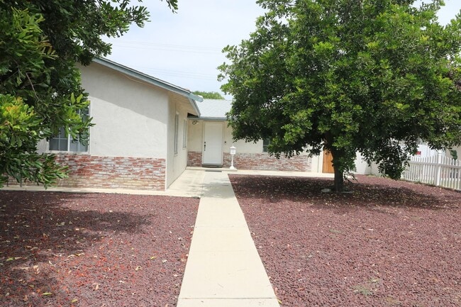 Building Photo - 4/Bedroom Home for Lease in West Hills!