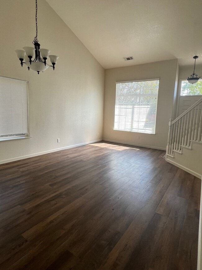 Photo - 1742 Shay Way