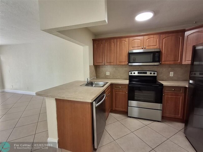 Photo - 10922 Royal Palm Blvd Unidad 10922 Rental