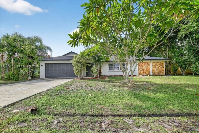 Building Photo - 770 SE Hollahan Ave