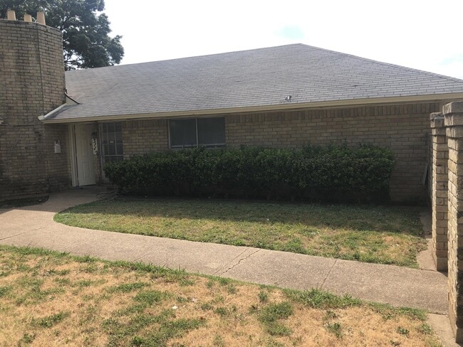 Building Photo - 3112 Lourdes St