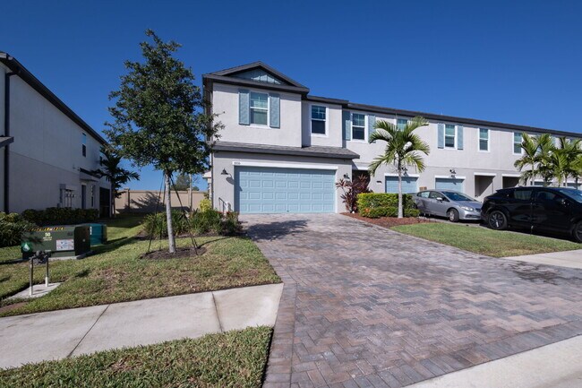 Photo - Gorgeous 3-Bed/2.5-Bath Townhome in Treves...