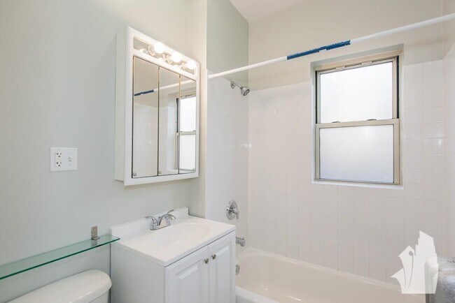 Photo - 1916 W Winona St Unit 1932-3