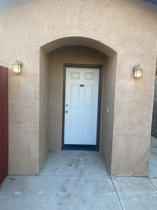 front door entry area - 602 Yellow Meadow Ct Apartments Unit A