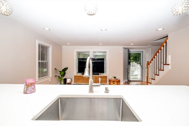 Photo - 592 Poplar St