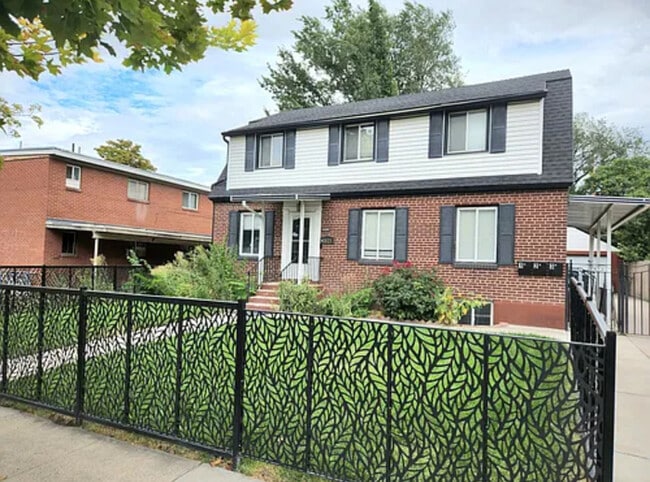 Photo - Beautiful 3-Bedroom Garden Apartment in th... Unit 1