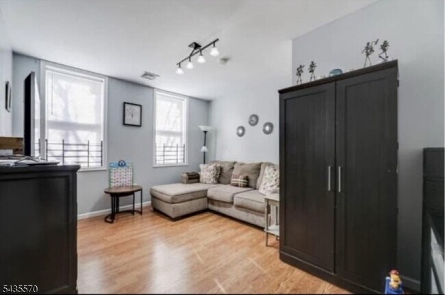 Building Photo - 578 N 9th St Unit 2