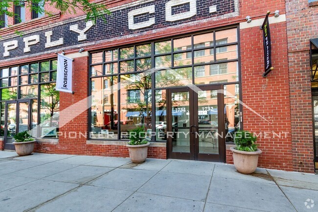 Building Photo - Modern Studio Apartment with Reserved Park...