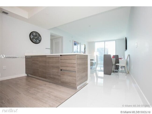 Building Photo - 2 br, 2 bath Condo - 1100 S Miami Ave